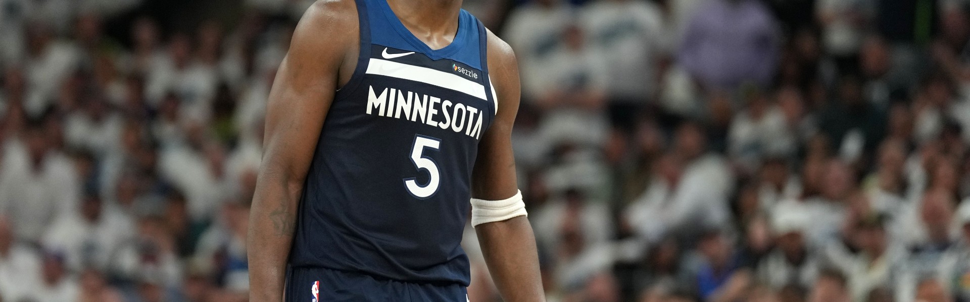 华体会hth下载-商业经理评华子：赛场上的坚韧与热忱，每一刻都真挚动人