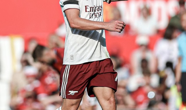 英超BIG6新援首轮表现：赖因德斯、库杜斯惊艳，哲凯赖什只被记住撩头发