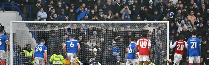 阿什顿批马杜埃凯点球失误，称其聪明反被聪明误|迪恩-阿什顿|朴茨茅斯|射门|枪手|阿森纳_新浪体育_新浪新闻