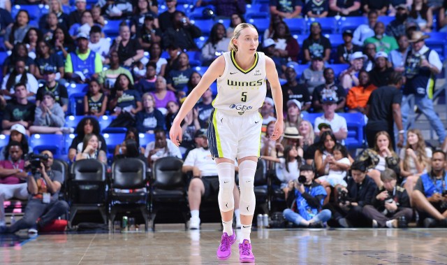 华体会app下载-状元佩奇新秀赛季表现：场均19.1分5.3助 爆砍44分WNBA本赛季最高