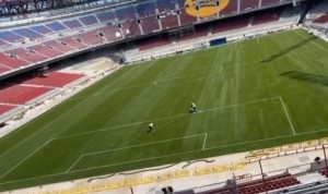 华体会app下载-世体：诺坎普球场完成画线工作，大停电并未影响工程进度