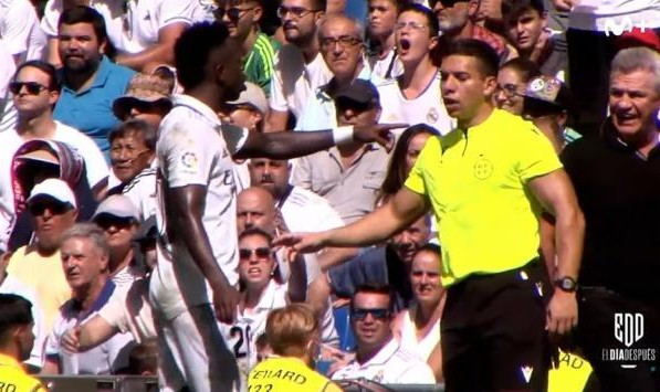 与对手主教练怒目相向 维尼修斯正在内马尔化？