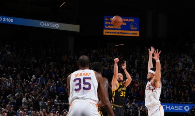 华体会app下载-打最狠的球，进最酷的三分！库里关键时刻封王无解